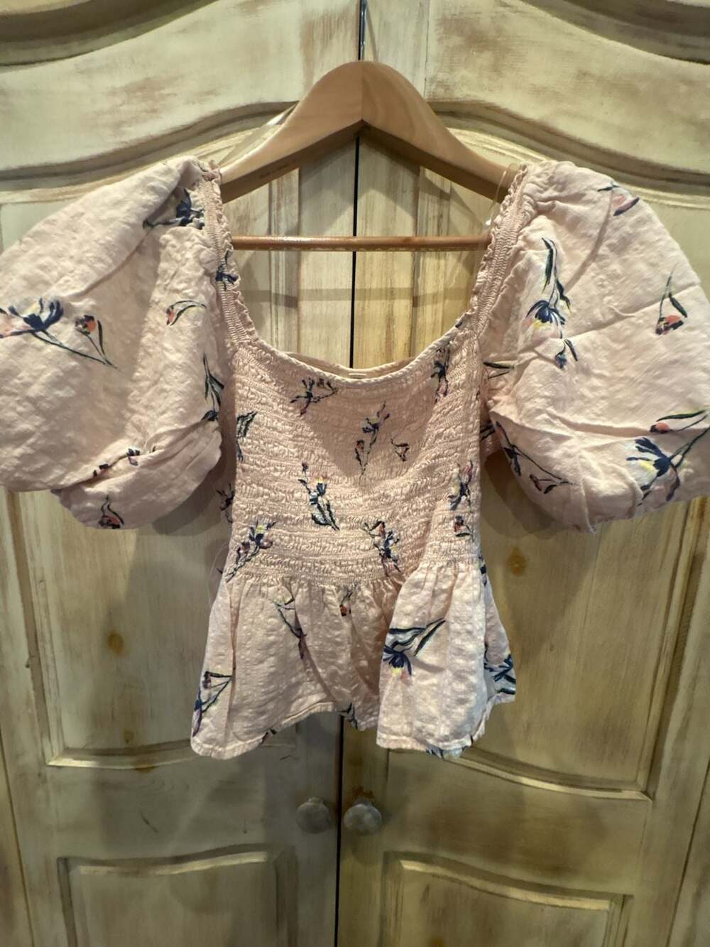 a.n.a Smocked Floral Puff Sleeve Peplum Blouse Size XL Pink